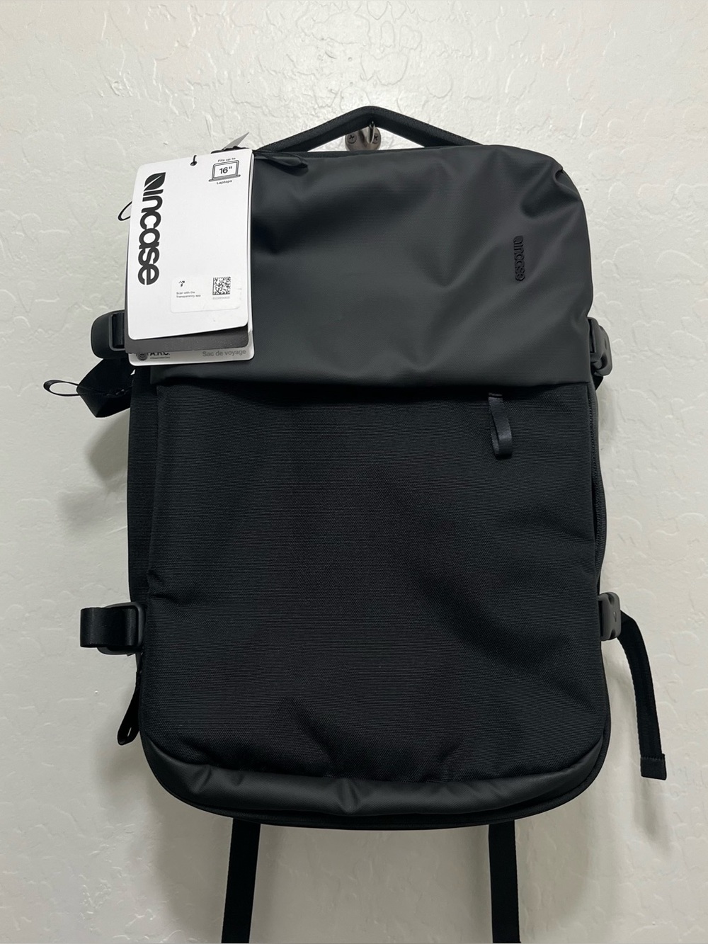 Incase A.R.C. Travel Pack - 21 to 38L Black NWT $249